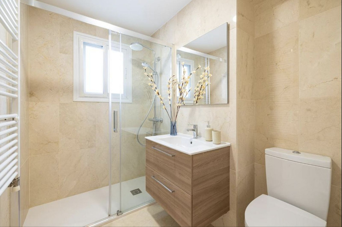 67410b0271d05e4b05bf9eb4270ae526 - 30