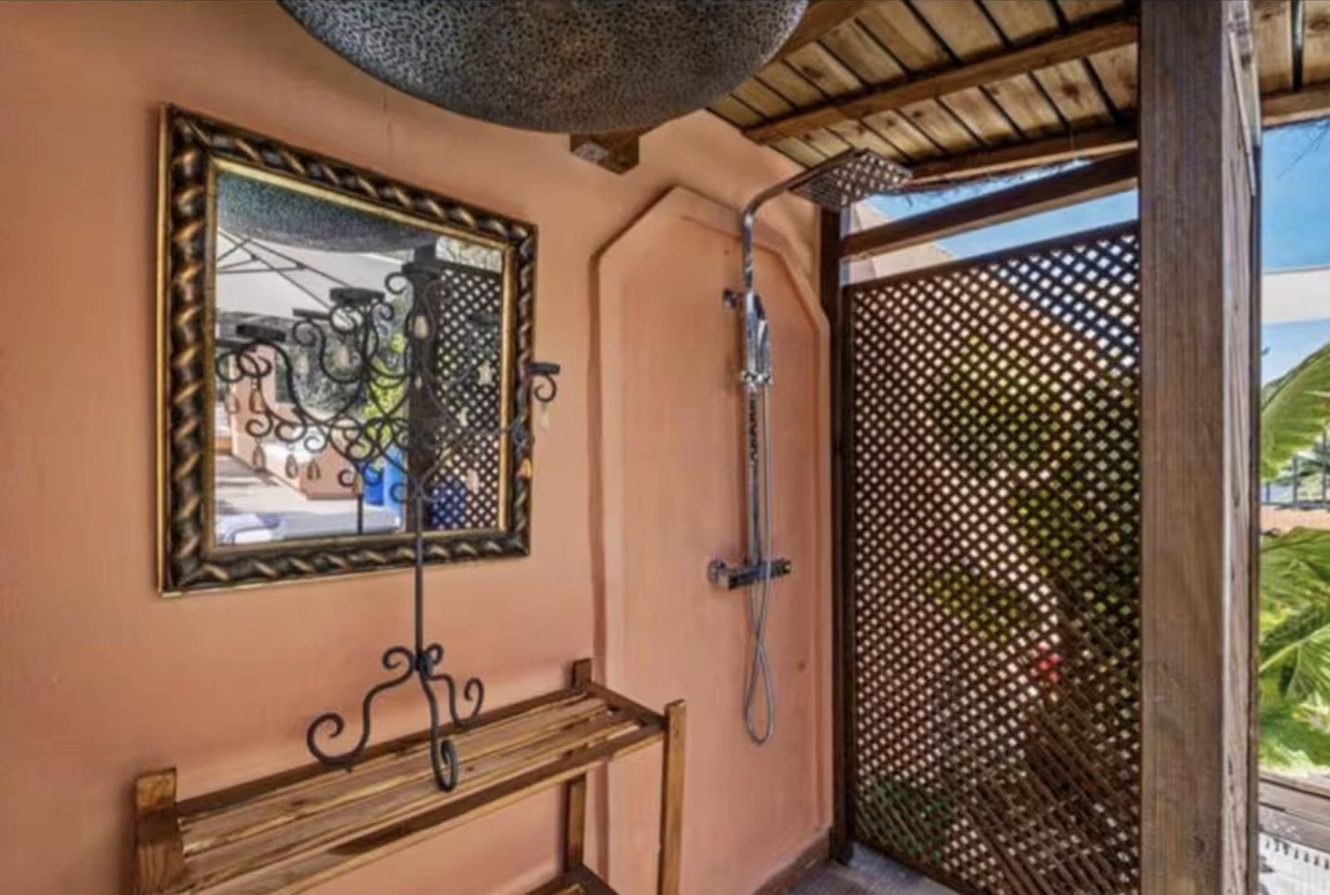 674298f5792f5e1956d2c6999956e5d2 - 17