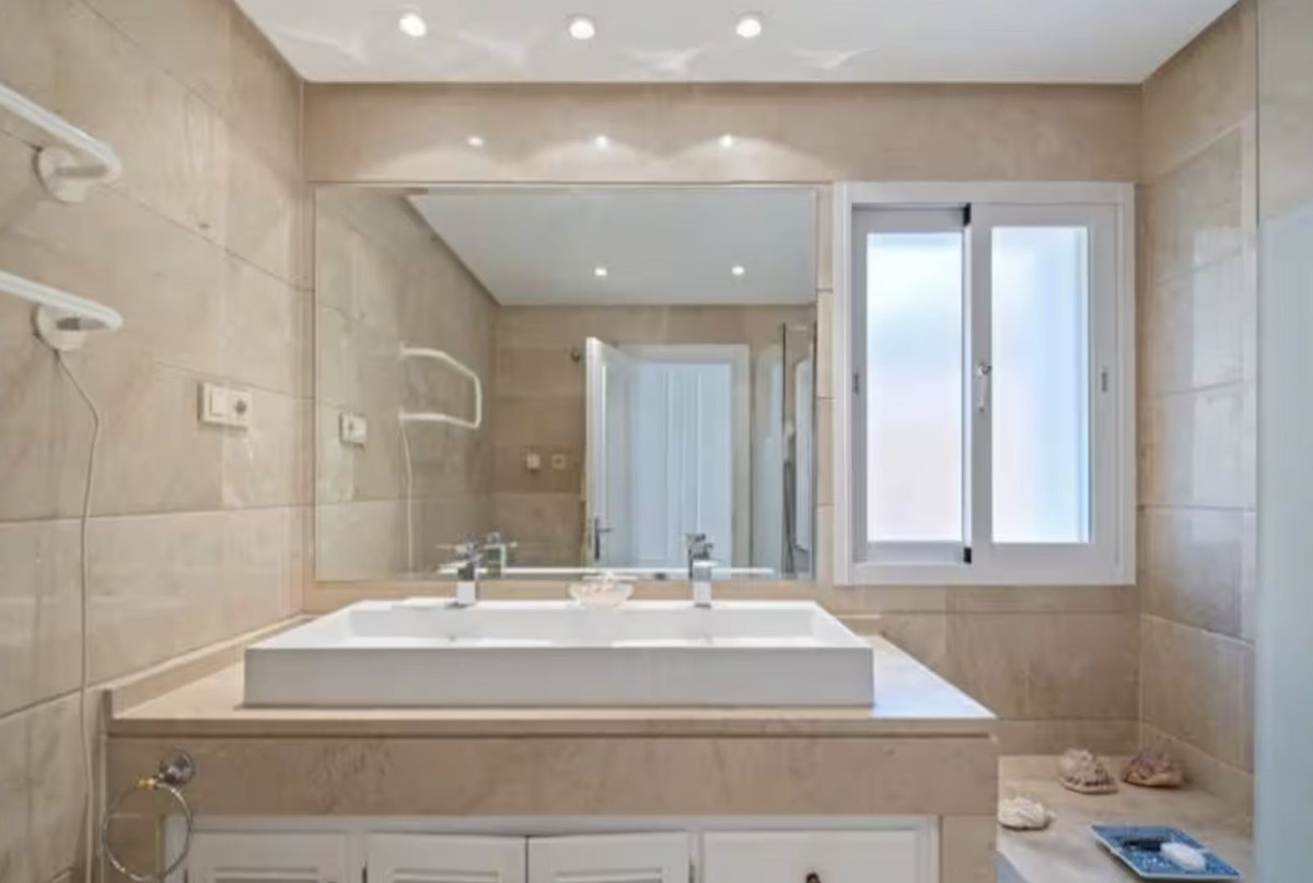 674298f5792f5e1956d2c6999956e5d2 - 24