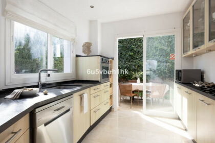 69b0a2e133241b701c1744525f73bf72 - 12