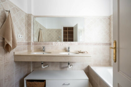 69b0a2e133241b701c1744525f73bf72 - 22