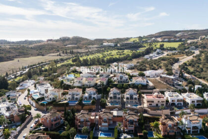 69b0a2e133241b701c1744525f73bf72 - 42