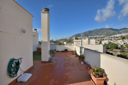 69eda5687c55adfb64c9e01661ffc177 - 32