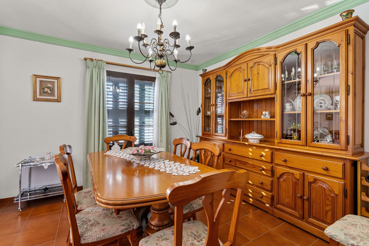 733c7f38cf6e381f9d26ea385aedd67a - 11