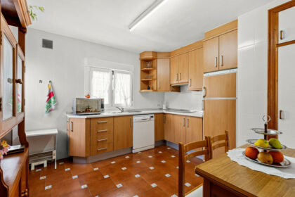 733c7f38cf6e381f9d26ea385aedd67a - 12