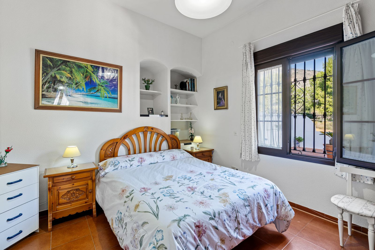 733c7f38cf6e381f9d26ea385aedd67a - 13