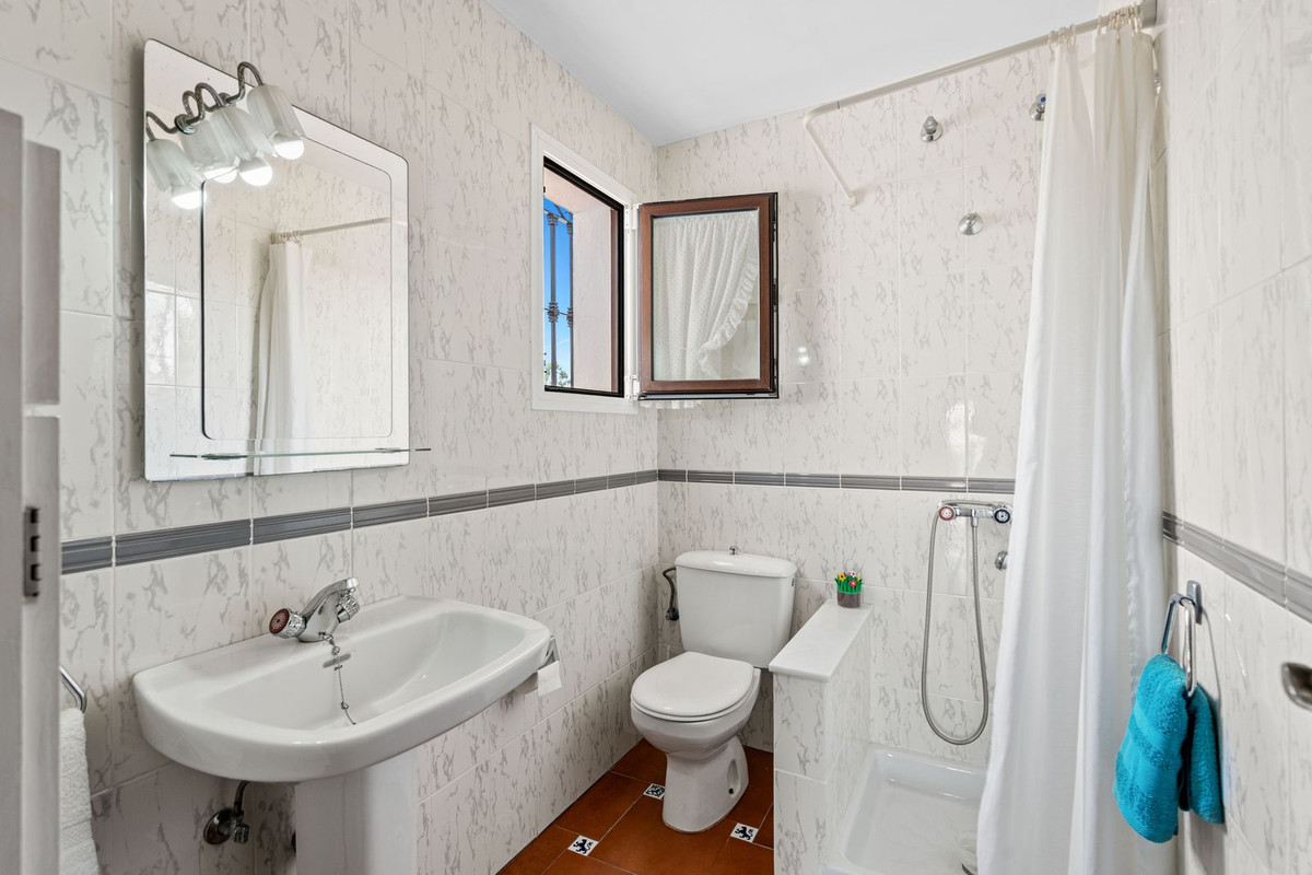 733c7f38cf6e381f9d26ea385aedd67a - 15