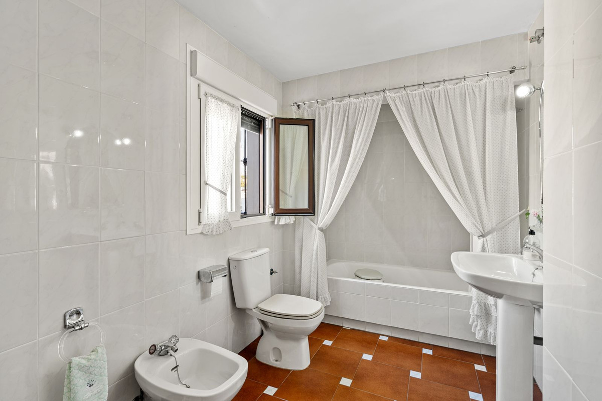 733c7f38cf6e381f9d26ea385aedd67a - 19