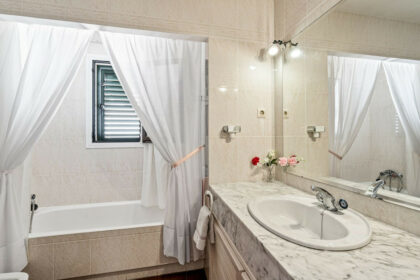 733c7f38cf6e381f9d26ea385aedd67a - 20