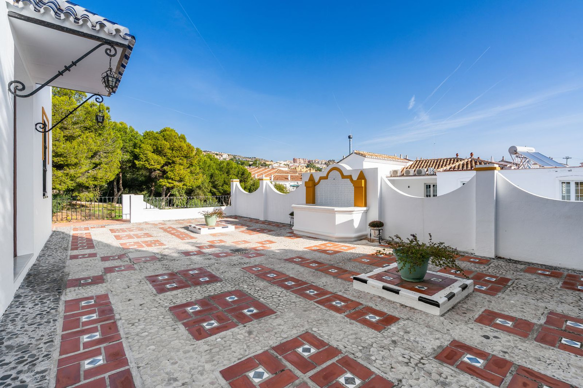 733c7f38cf6e381f9d26ea385aedd67a - 31