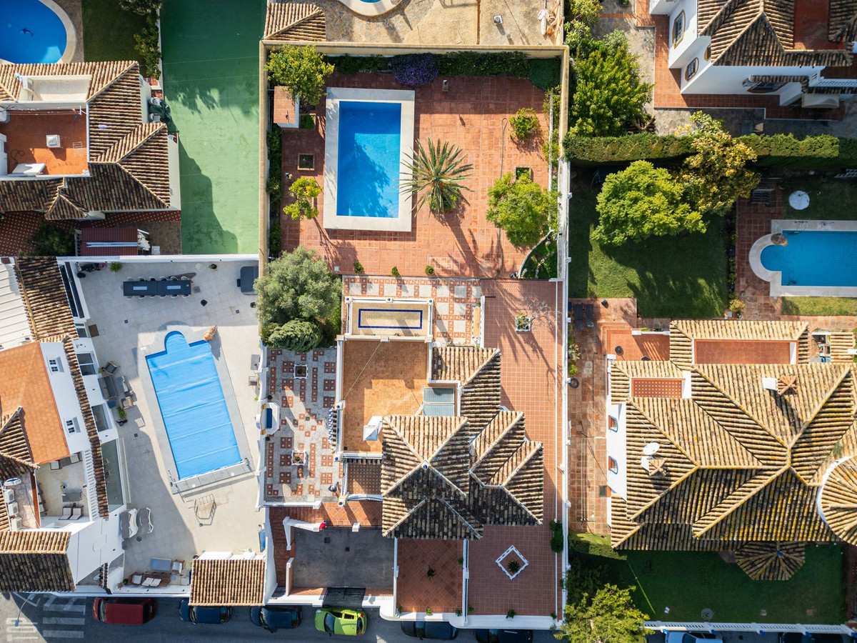 733c7f38cf6e381f9d26ea385aedd67a - 37