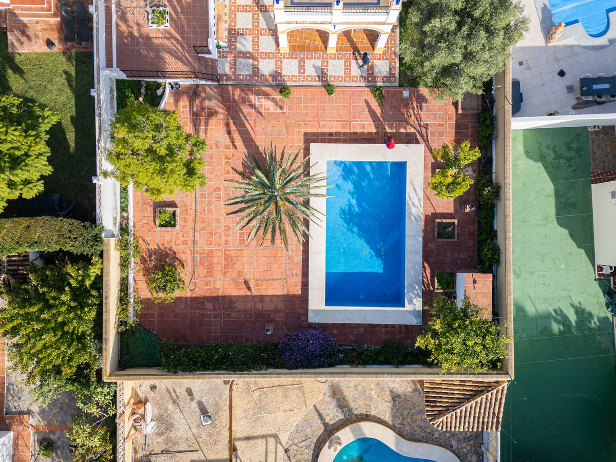 733c7f38cf6e381f9d26ea385aedd67a - 38