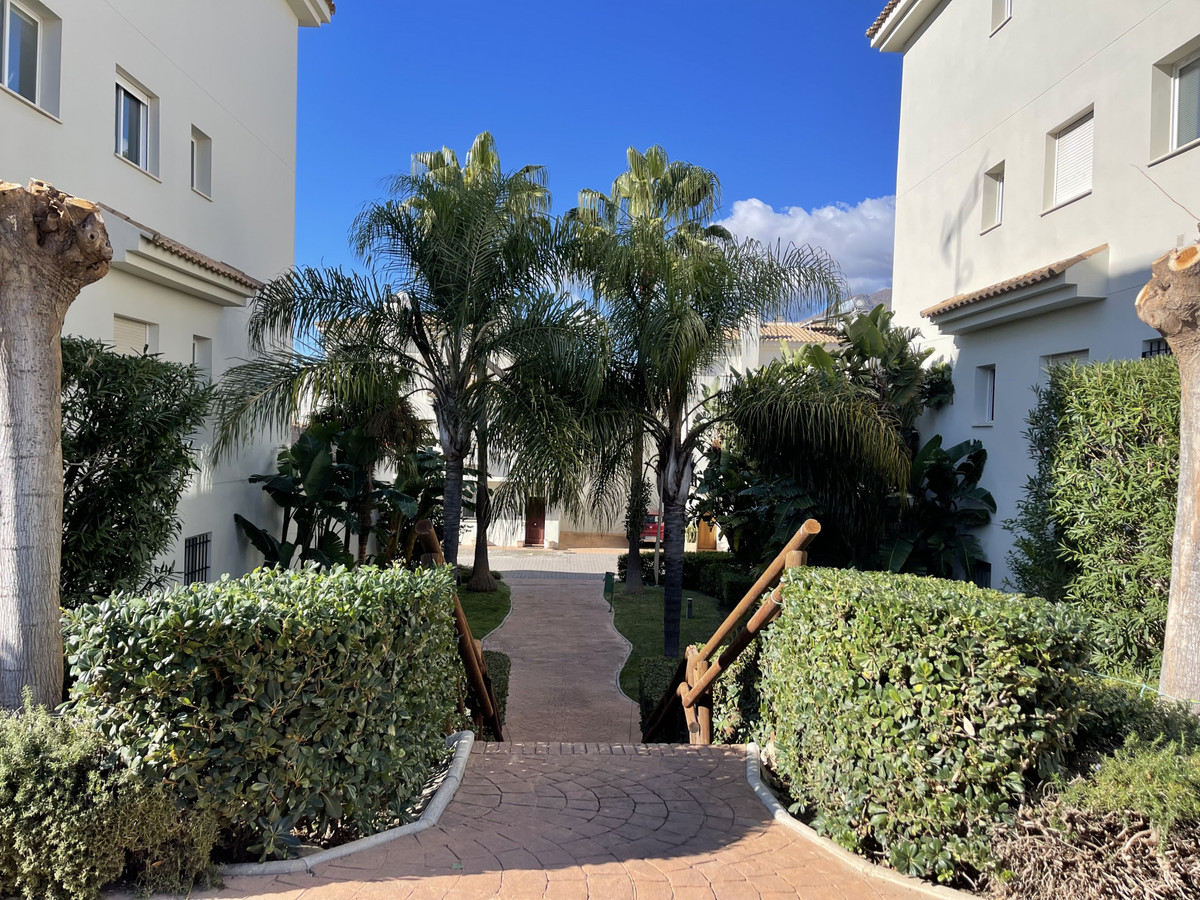 74dbfe30d047823591f0410b393579f2 - 34