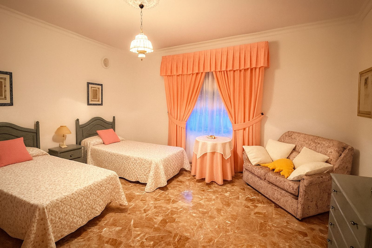 75a6ede5f3761d6bf65ff2bc6322bc81 - 24