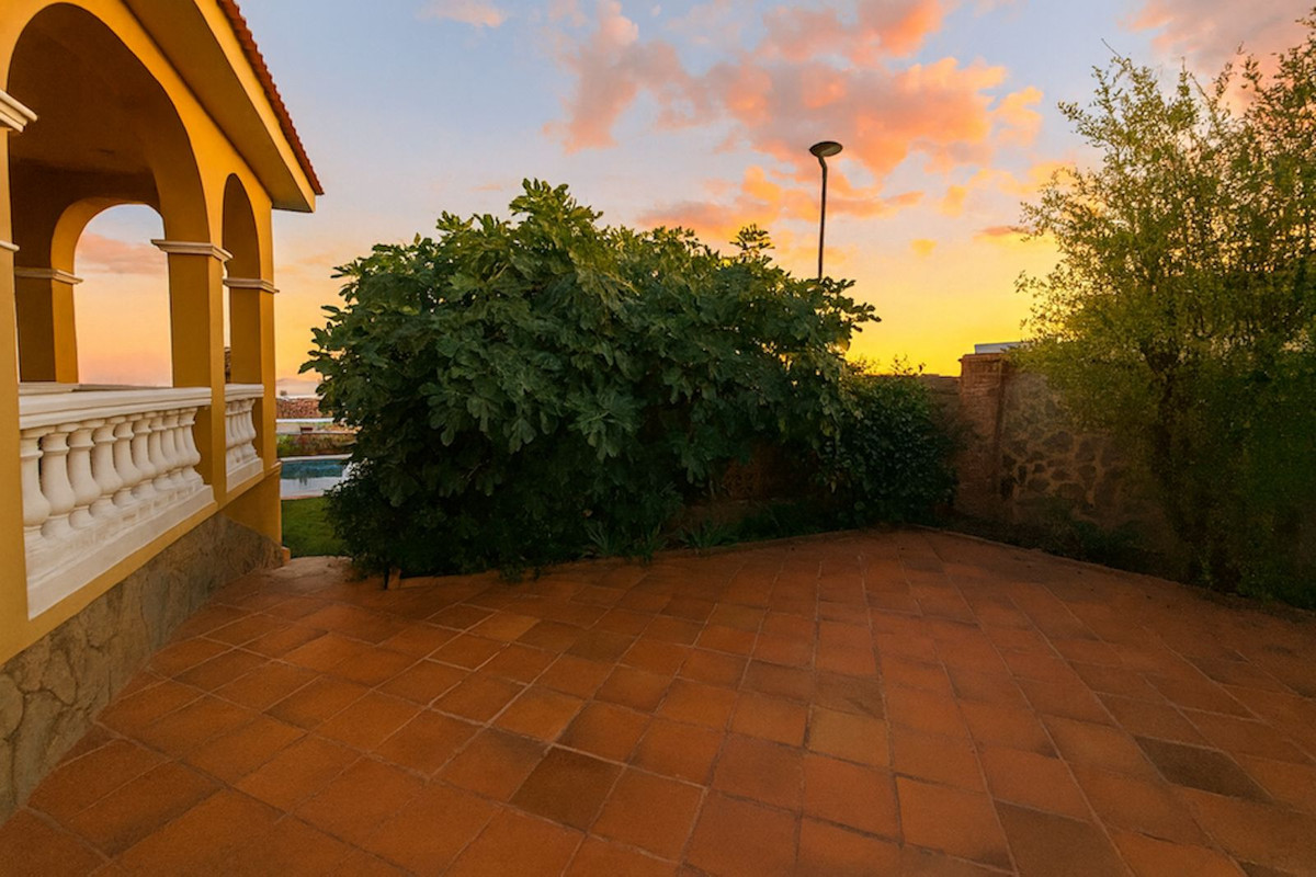 75a6ede5f3761d6bf65ff2bc6322bc81 - 32