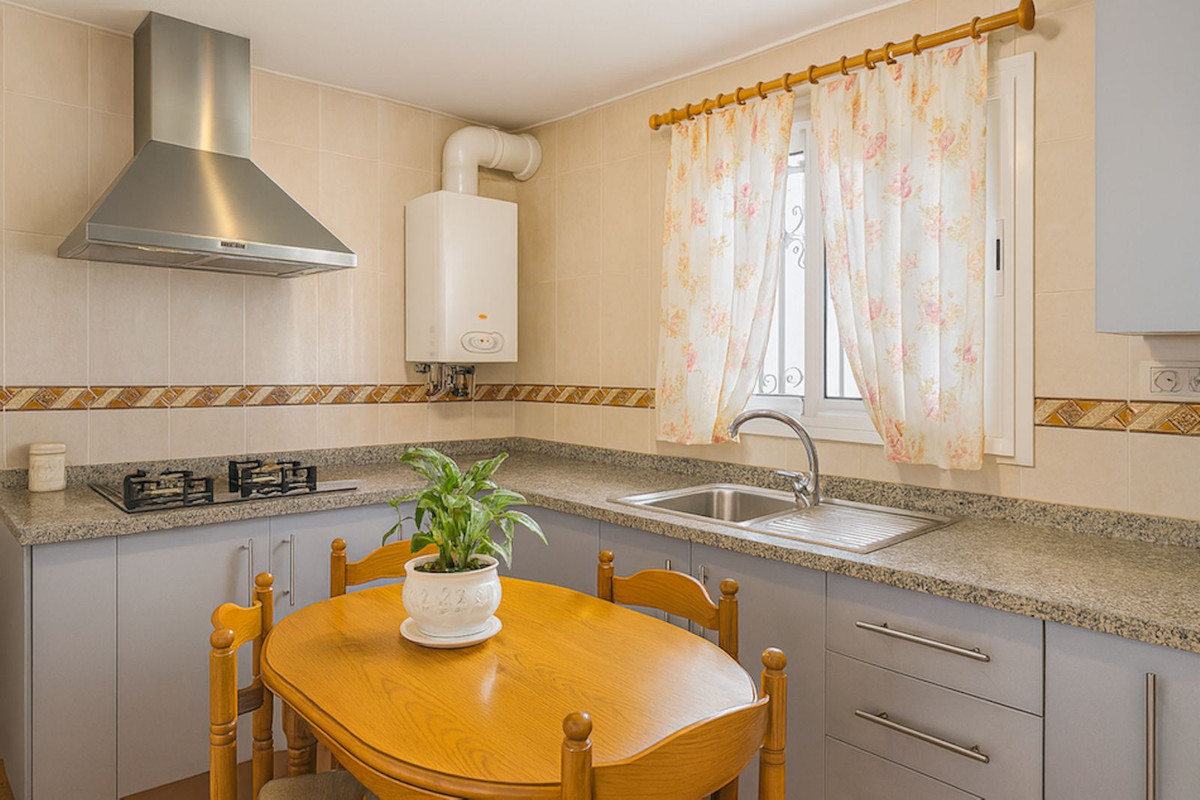 75a6ede5f3761d6bf65ff2bc6322bc81 - 43