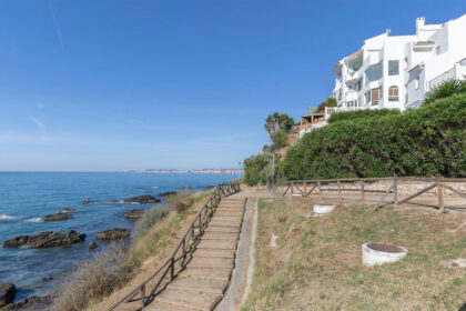 7872d84e9f3390276a23517b730a61ad - 1