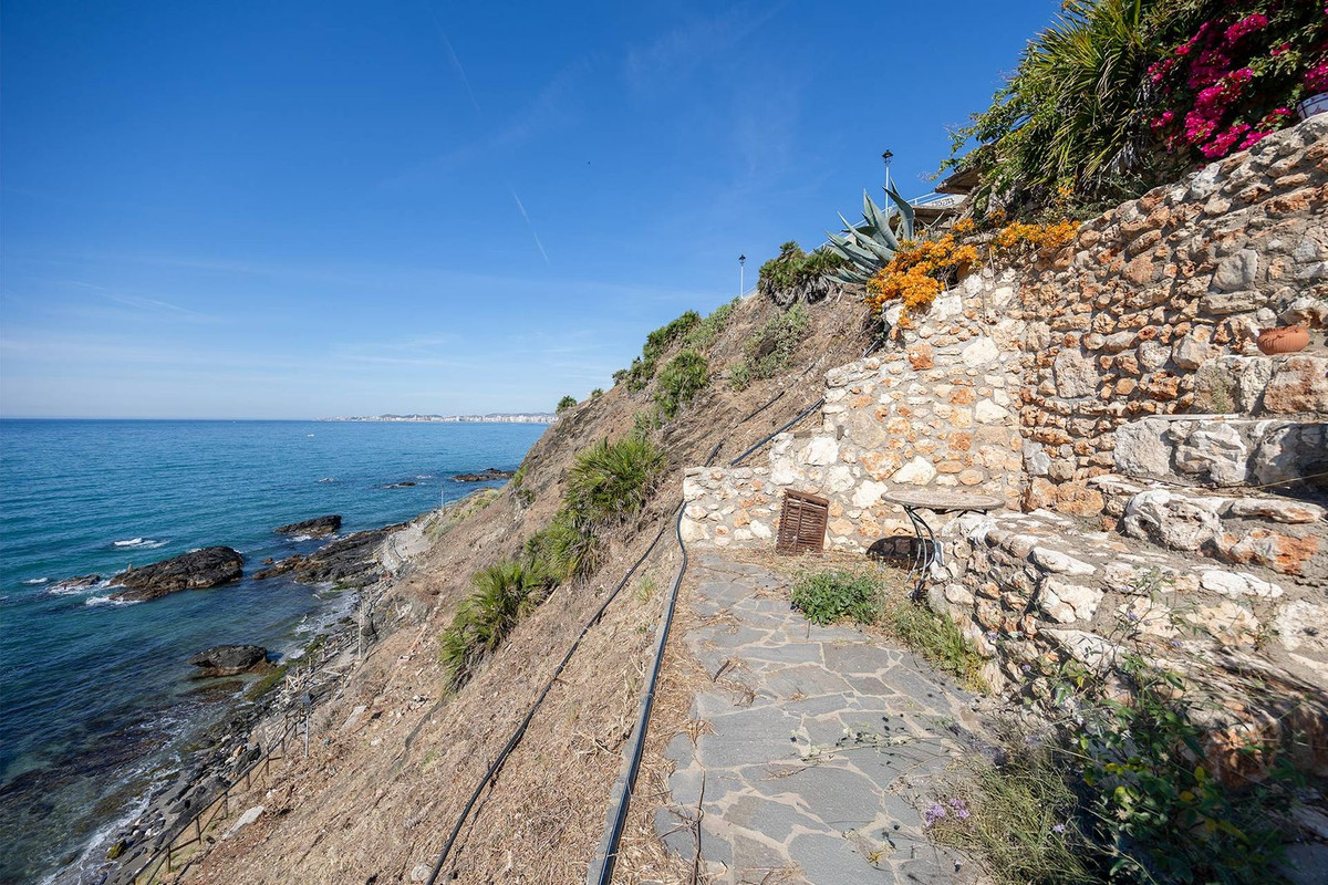 7872d84e9f3390276a23517b730a61ad - 9