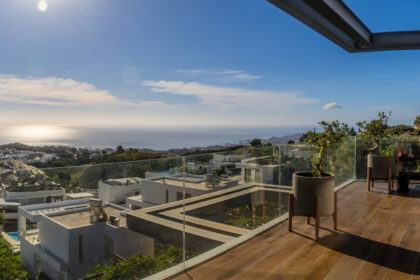 796eee9e055d8af660adc51c3646449a - 1