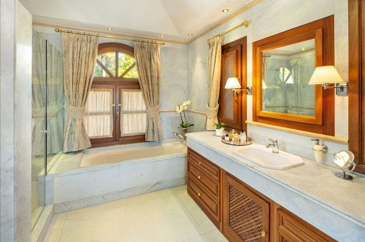 7a22e05679ae99e248f3ee3194484f85 - 19