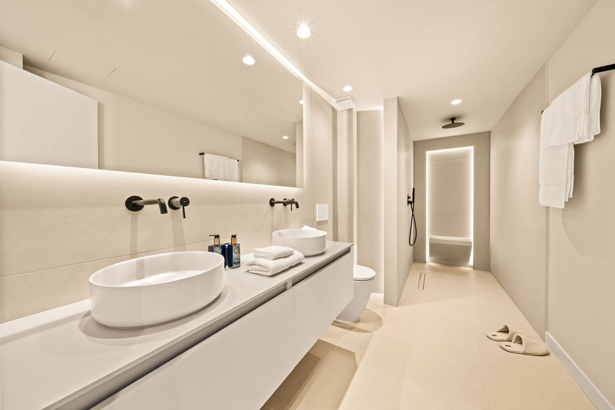 7b93037a015cd5818c4b92019266bd6d - 44