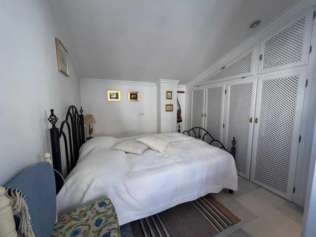 7e2905fd58404b2d2e022a0bde33c7eb - 24