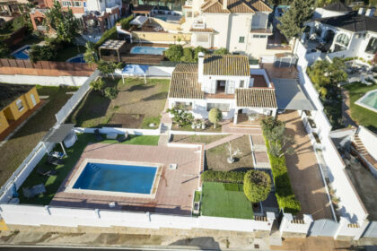 82f0081b785359266fdb77e8f0f0de2b - 70