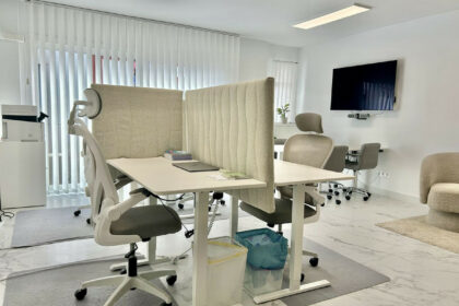 83a6709d6921bc9bbe72729f94ba4383 - 12