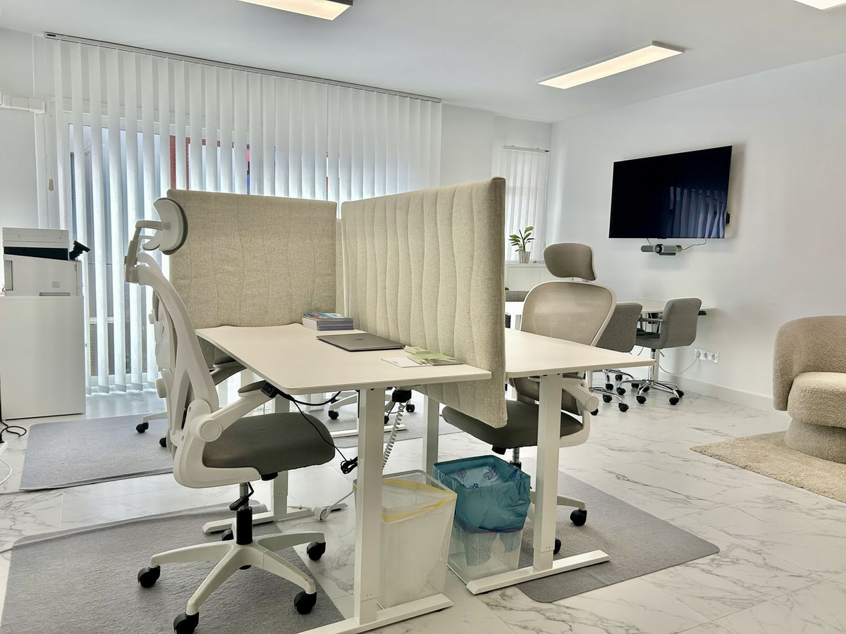 83a6709d6921bc9bbe72729f94ba4383 - 12