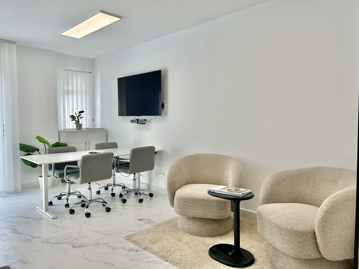 83a6709d6921bc9bbe72729f94ba4383 - 17