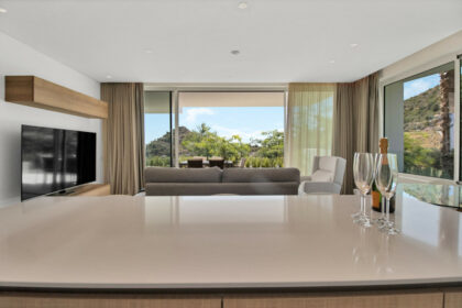 83cb1b2abee8133a4da15afd81403ecc - 12