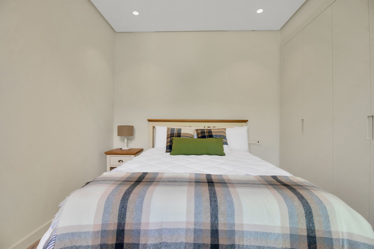 83cb1b2abee8133a4da15afd81403ecc - 16