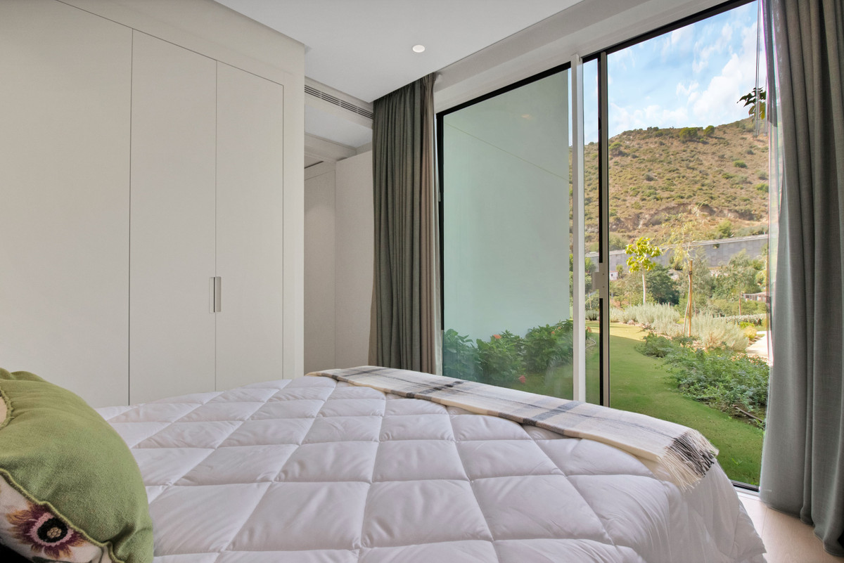 83cb1b2abee8133a4da15afd81403ecc - 17