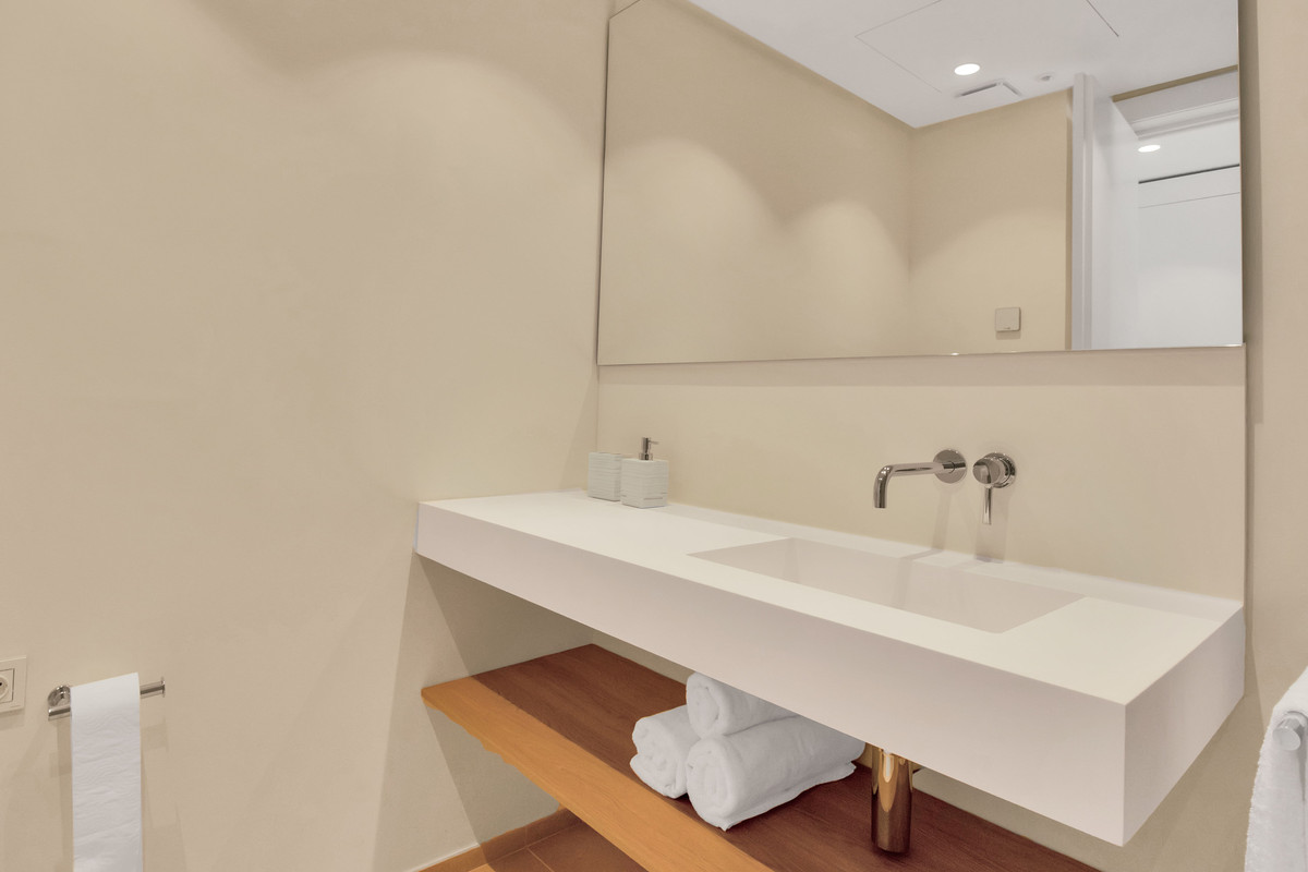 83cb1b2abee8133a4da15afd81403ecc - 18