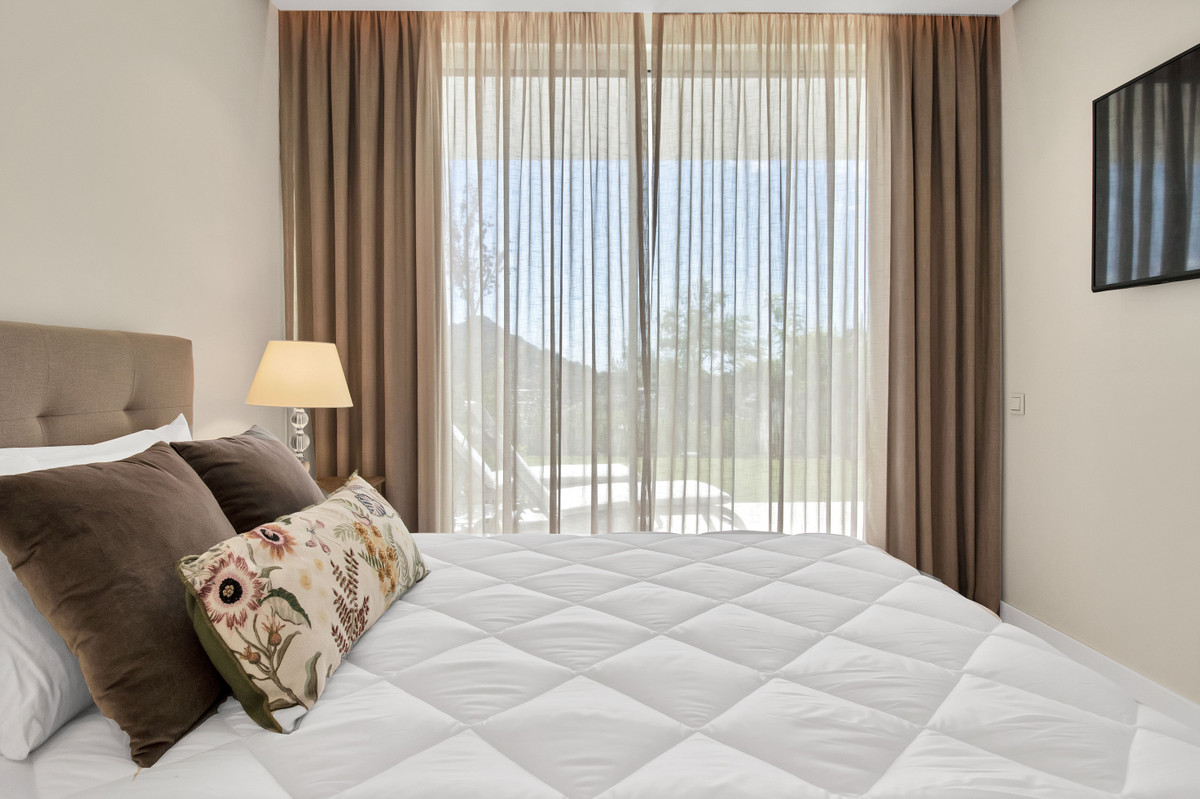 83cb1b2abee8133a4da15afd81403ecc - 24