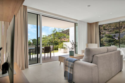 83cb1b2abee8133a4da15afd81403ecc - 4