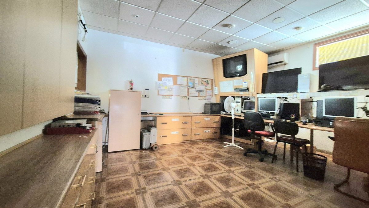 83f535be8e870b8d7d9ebca0e337c7c6 - 18