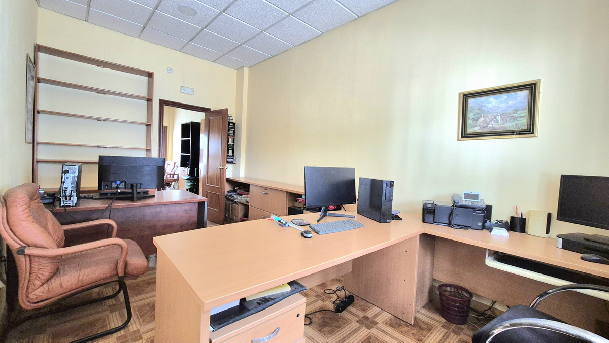 83f535be8e870b8d7d9ebca0e337c7c6 - 26