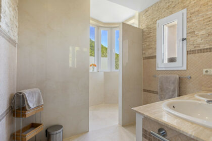 84a34d3f34e2715594b32c1e8720a5e4 - 24