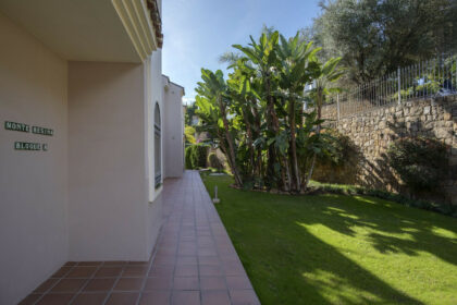 84a34d3f34e2715594b32c1e8720a5e4 - 32