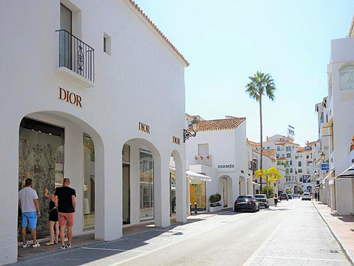 8530407ba5bc676f46f4d443f74d56cc - 21