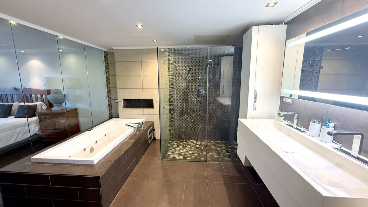 870e67e8c14efebc2d52d0f4bdf6e158 - 18