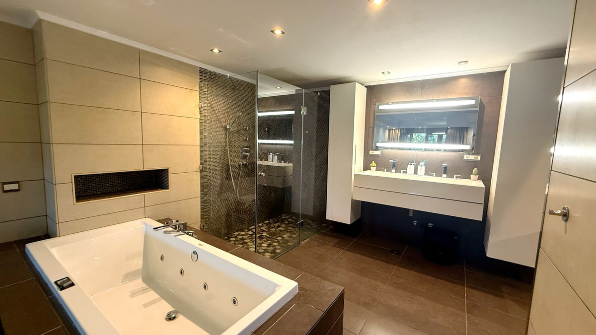 870e67e8c14efebc2d52d0f4bdf6e158 - 6