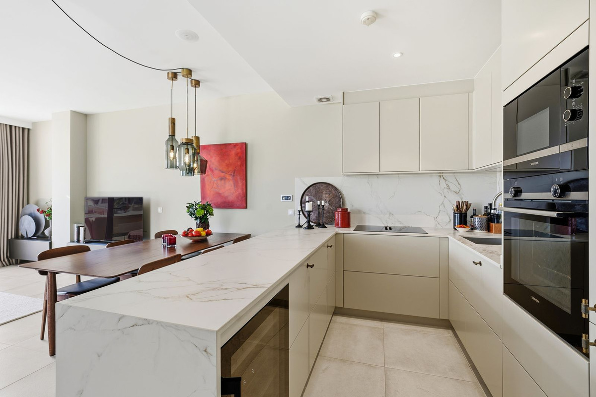 8c32dfa35f9df9a981e852e1478f457a - 13