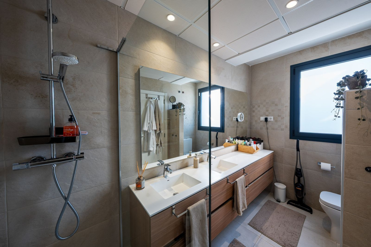 8c32dfa35f9df9a981e852e1478f457a - 28