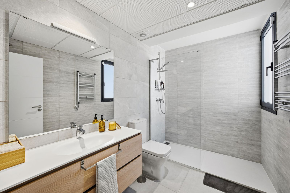 8c32dfa35f9df9a981e852e1478f457a - 32