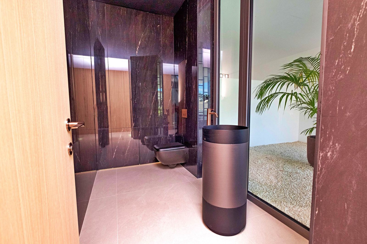 900c51a01b48aa6b863cb4dae052150d - 13