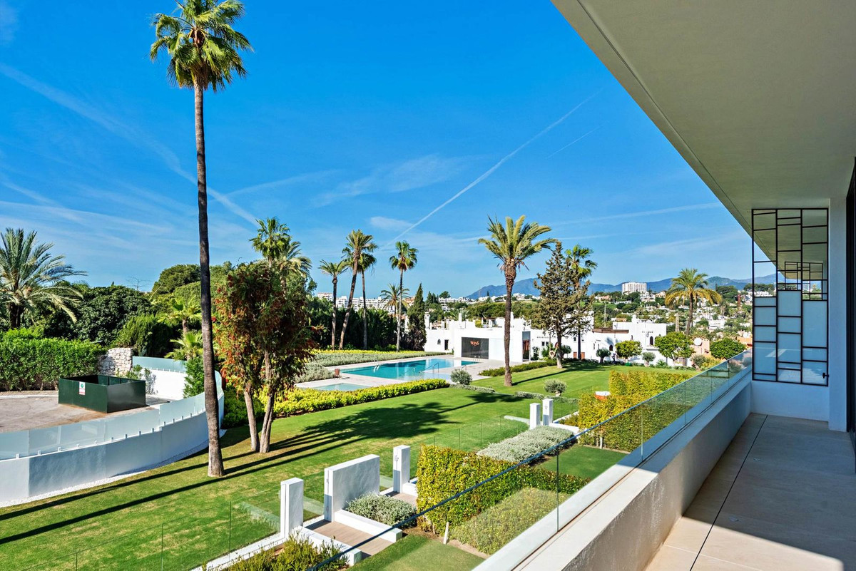 900c51a01b48aa6b863cb4dae052150d - 15