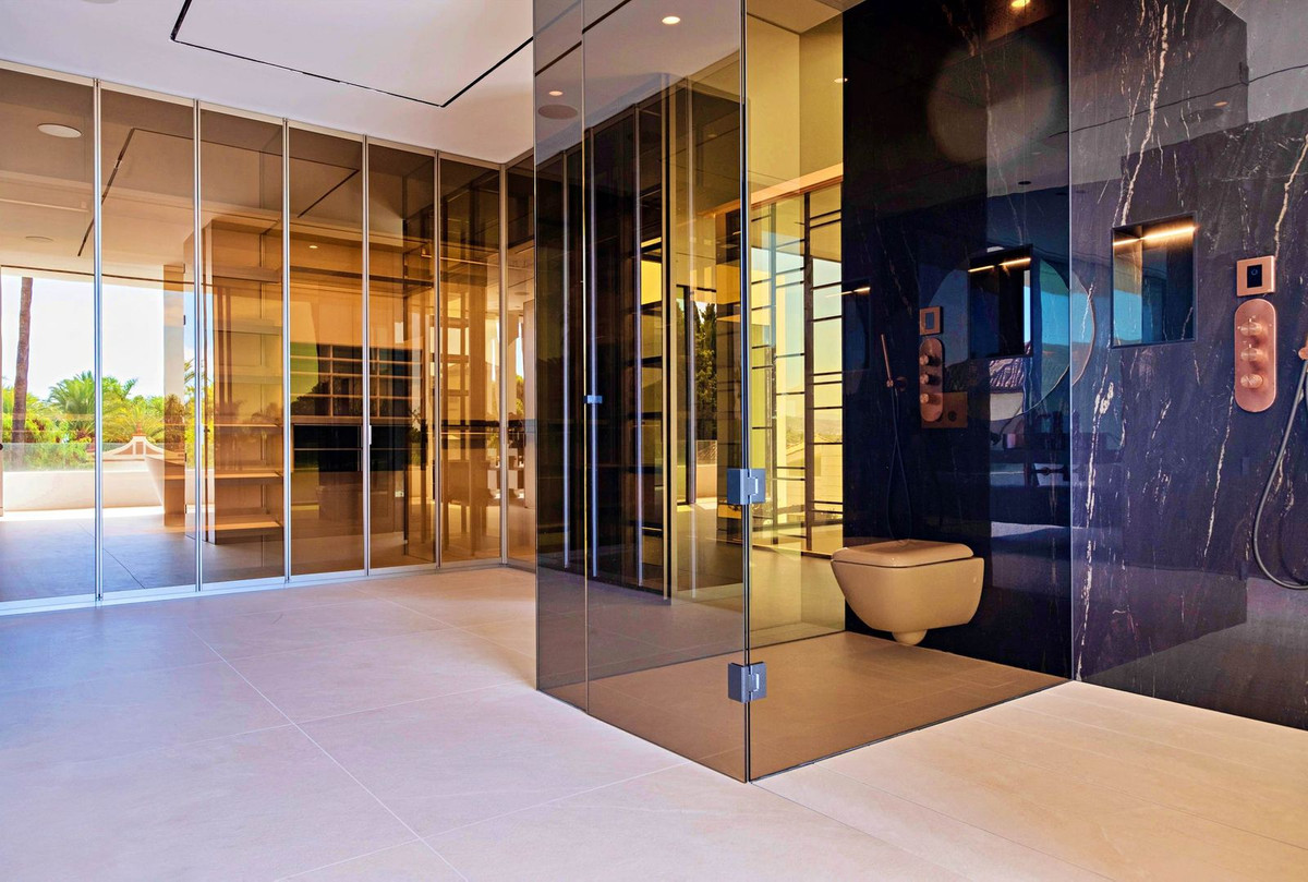 900c51a01b48aa6b863cb4dae052150d - 18