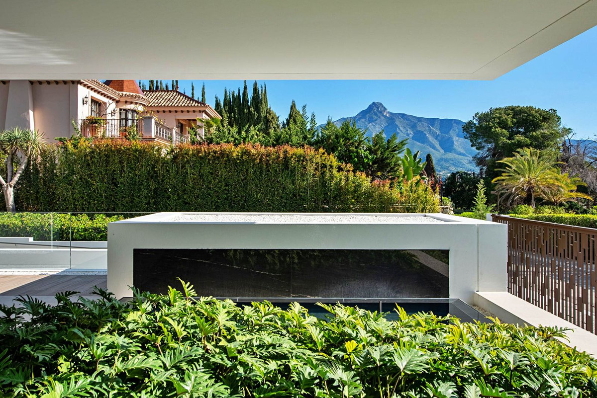 900c51a01b48aa6b863cb4dae052150d - 33